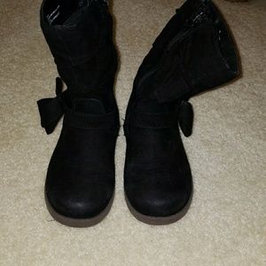 Black winter suede boots